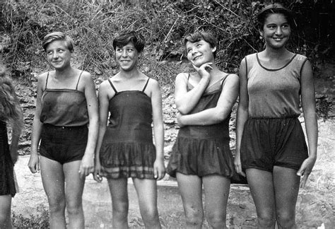 Les filles et les gars nudistes photo <b>vintage</b> de bonne qualité, belle nudisme familiale de siècle dernier. . Vintage nudist